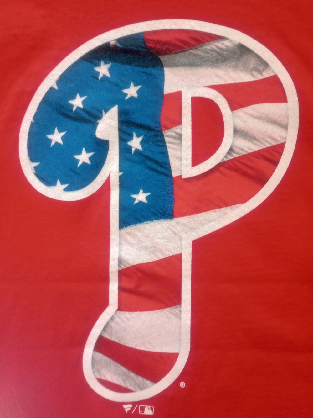 Patriotic Philadelphia Phillies Red Flag P Logo T-Shirt - Picture 3 of 4